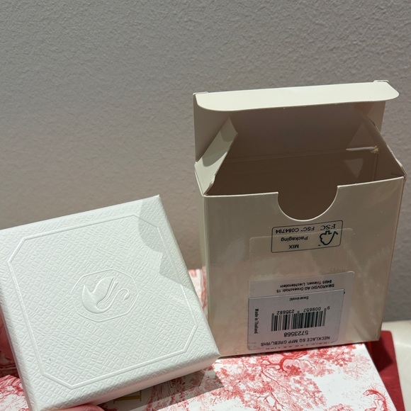 Swarovski Silver Necklace with Blue Gemstone - Picture 2 of 4